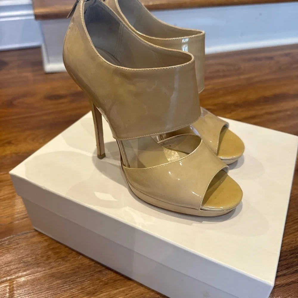 JIMMY CHOO Tan Patent Leather Stiletto Heels with Peep-Toe Design (37) - Picture 2 of 10